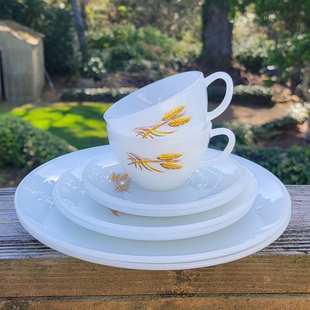 Fire King Wheat pattern 8 pc set plates,cups. Vintage 1962-66